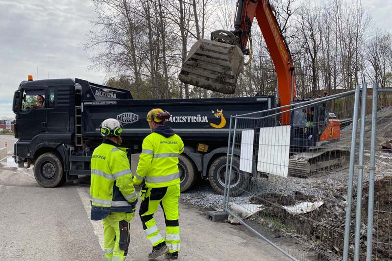 Personer på byggarbetsplats